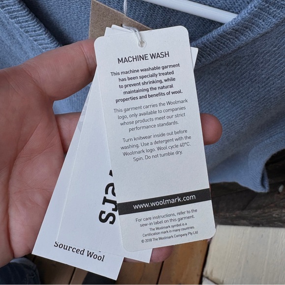 WoolOvers Men’s Pure Lambswool V-Neck Slipover Sweater Vest NWT In Mineral Sz L - Picture 10 of 12